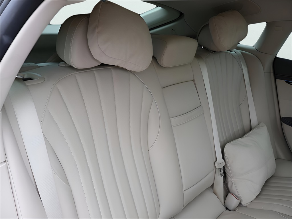 Vehicle image 17 of 82