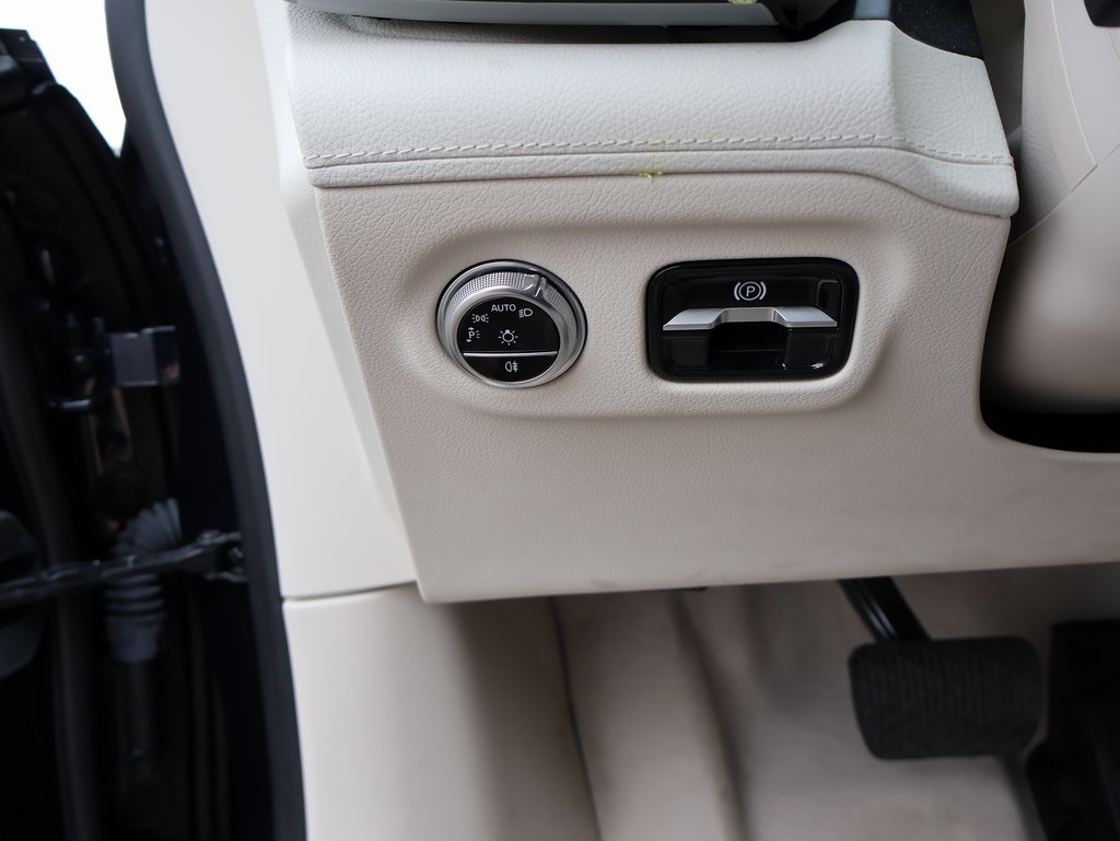 Vehicle image 55 of 82
