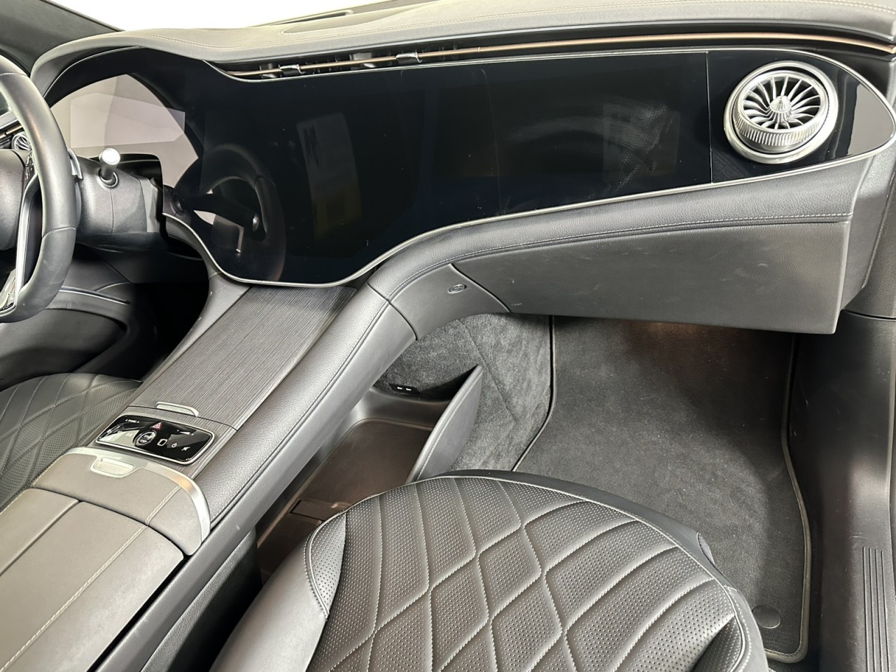 Vehicle image 10 of 20