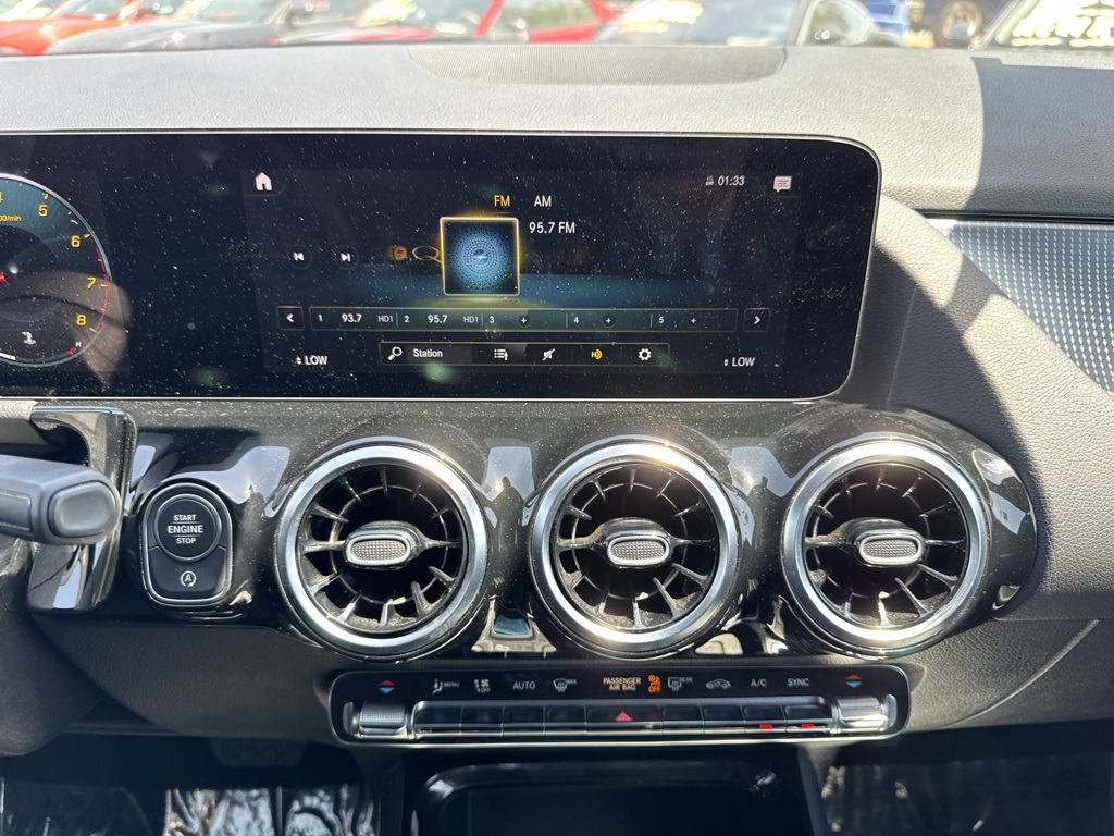 Vehicle image 21 of 27