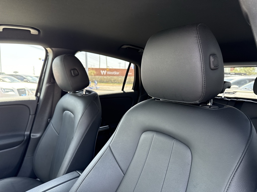 Vehicle image 17 of 27