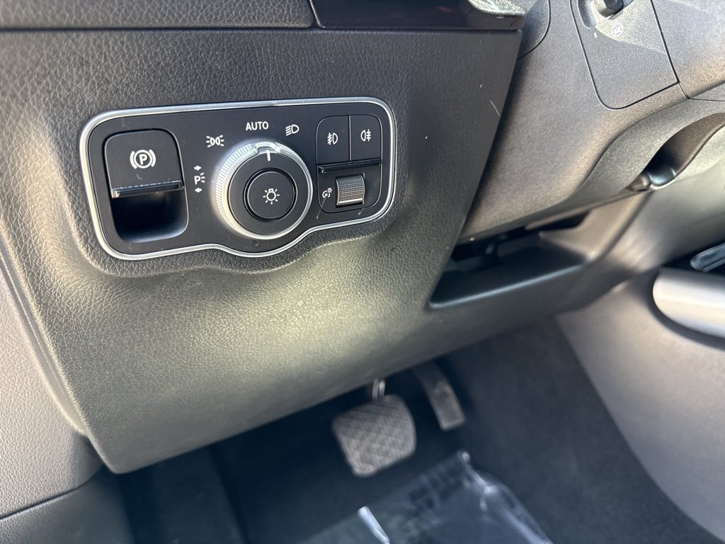 Vehicle image 24 of 27