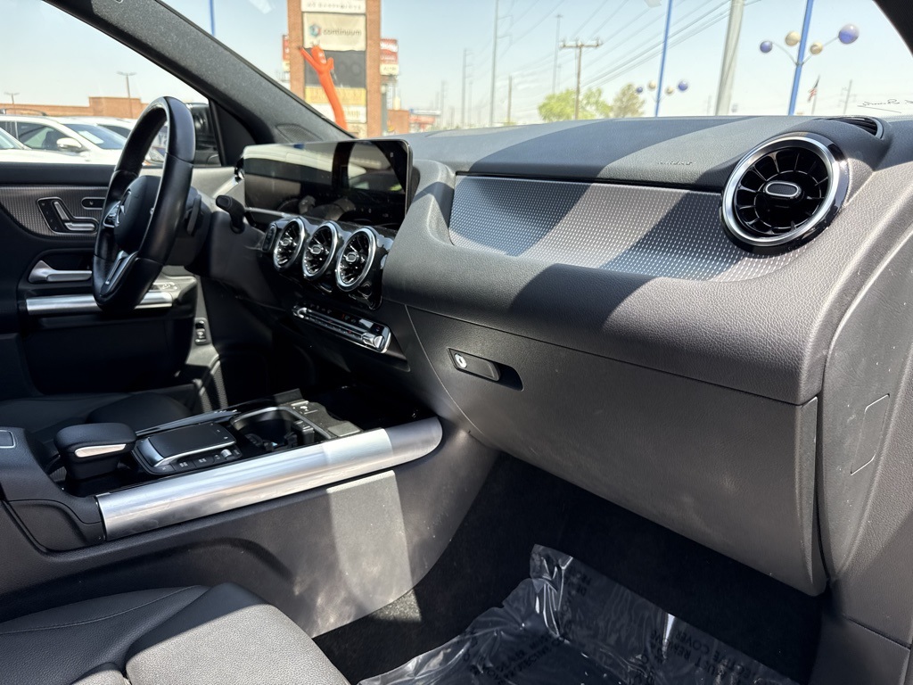 Vehicle image 18 of 27