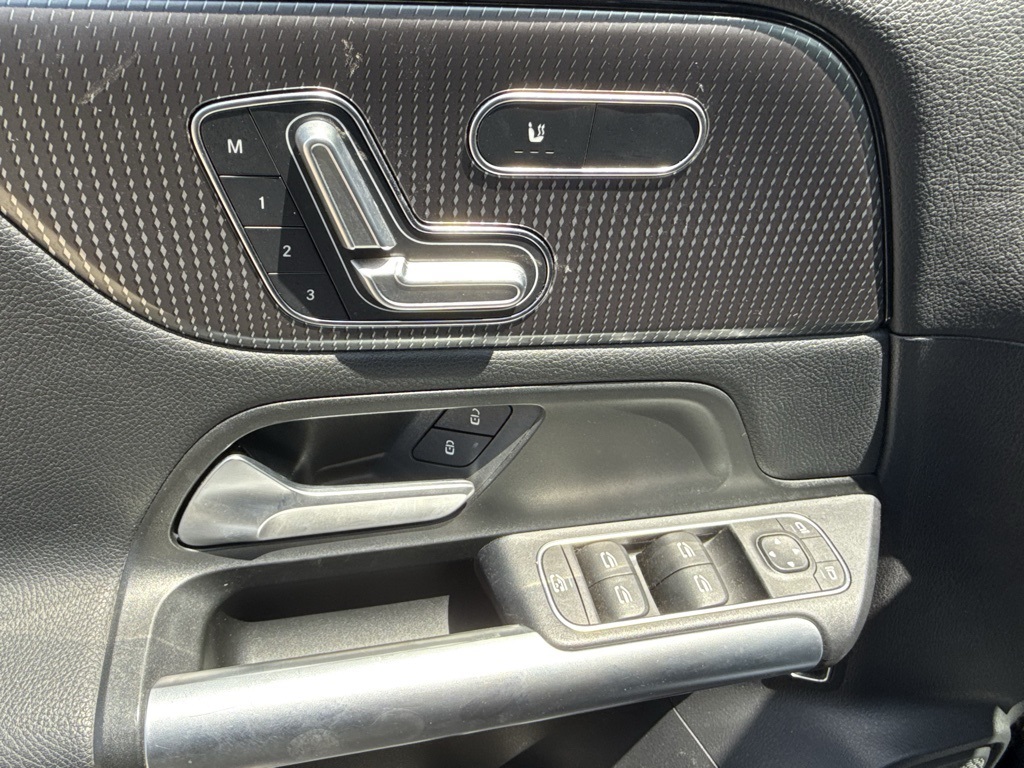 Vehicle image 22 of 27