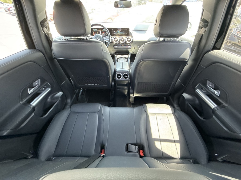 Vehicle image 16 of 27