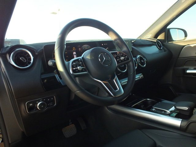 Vehicle image 10 of 21