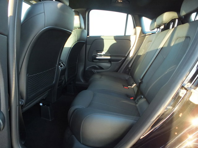 Vehicle image 17 of 21