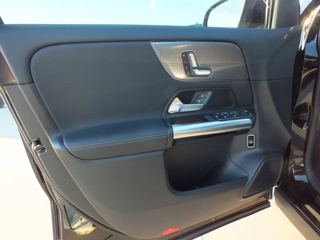 Vehicle image 9 of 21