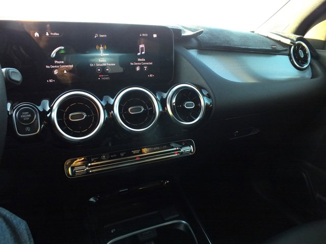 Vehicle image 13 of 21