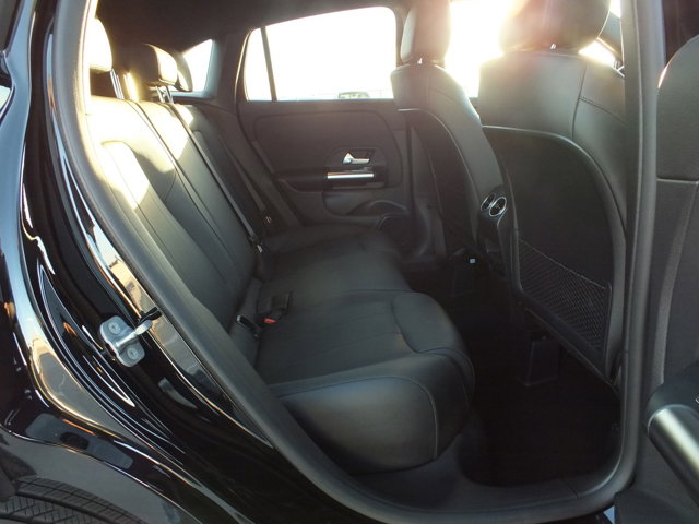 Vehicle image 19 of 21