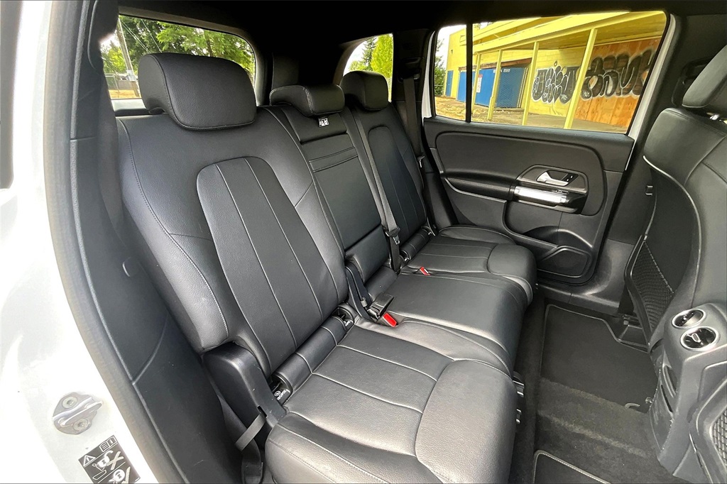 Vehicle image 10 of 33