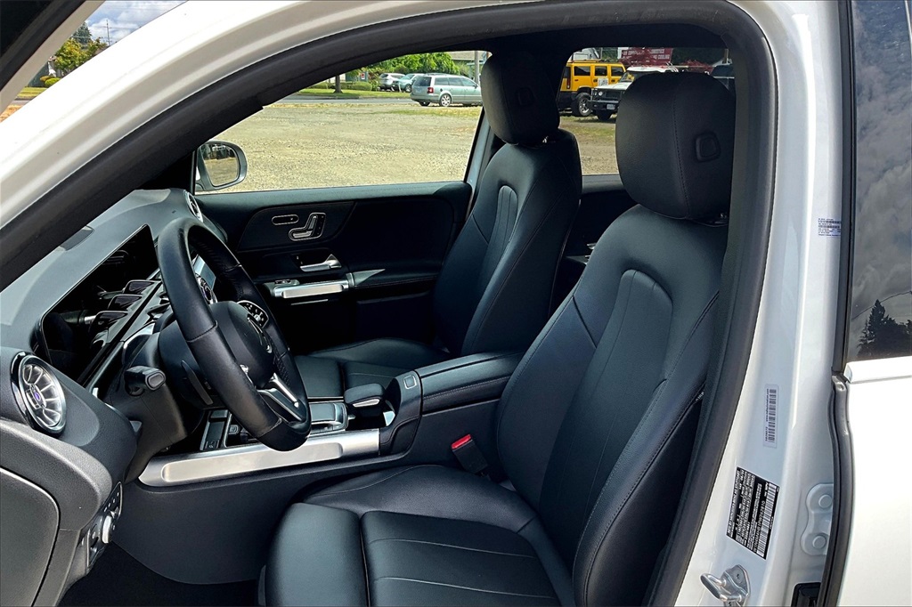 Vehicle image 13 of 33