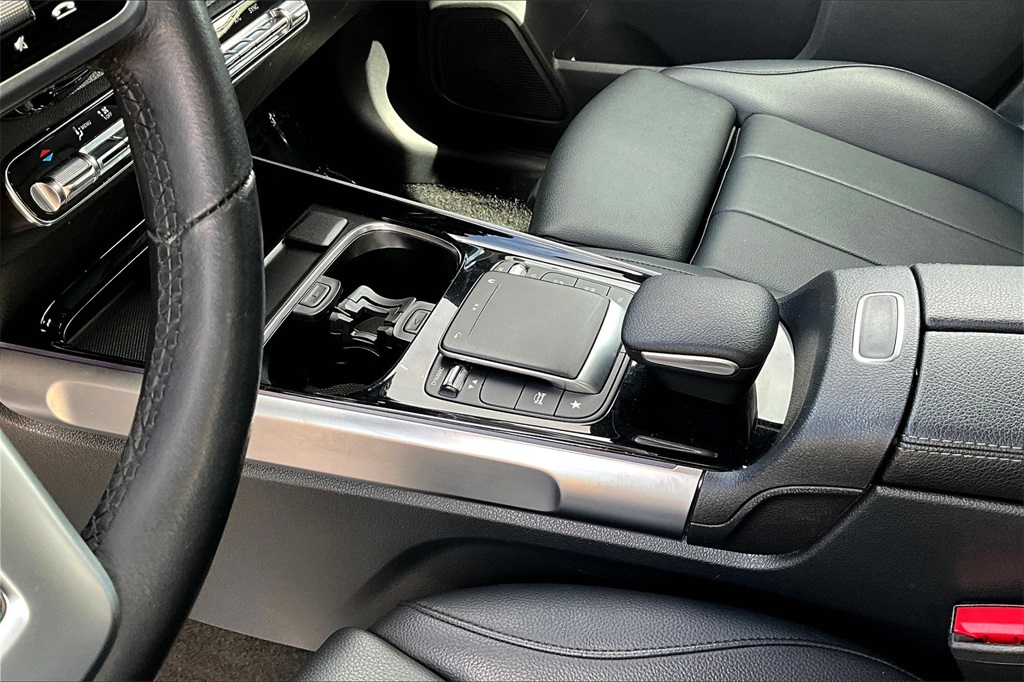 Vehicle image 22 of 33