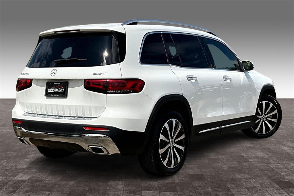 Vehicle image 4 of 33