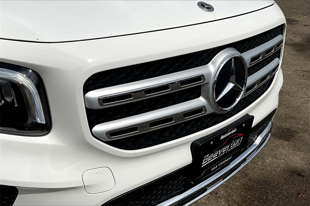 Vehicle image 24 of 33