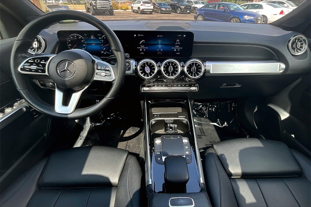 Vehicle image 14 of 33