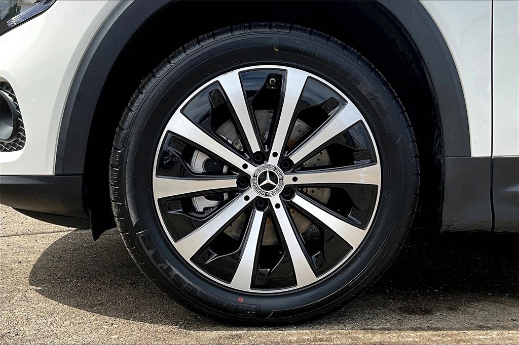 Vehicle image 9 of 33