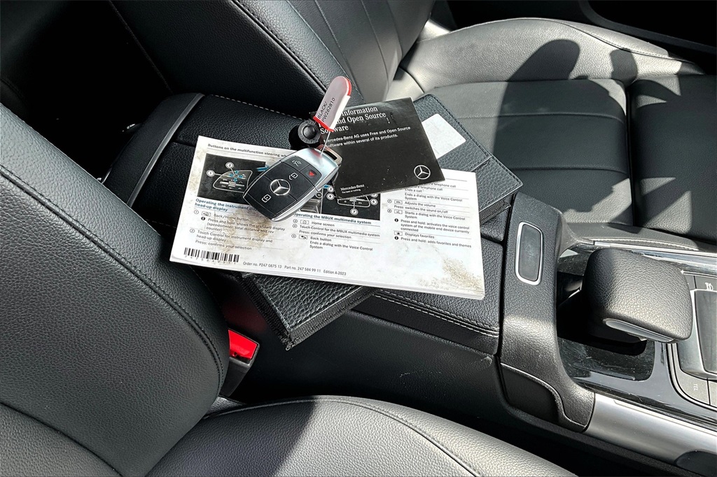 Vehicle image 25 of 33