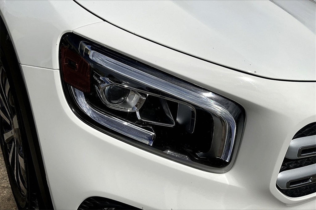 Vehicle image 29 of 33