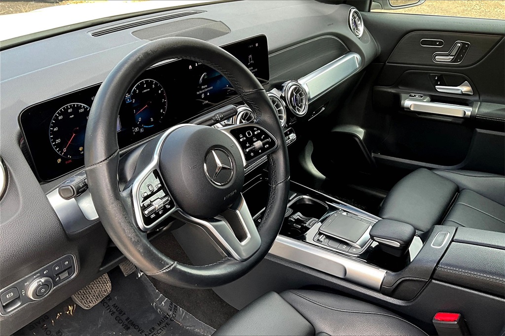 Vehicle image 15 of 33