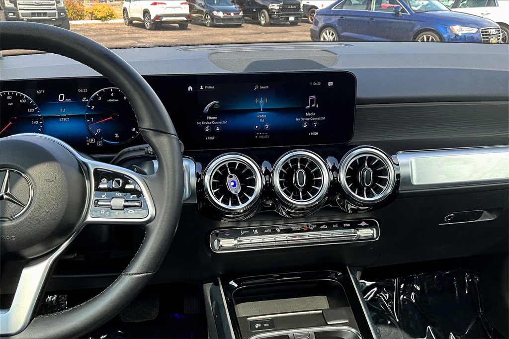 Vehicle image 16 of 33