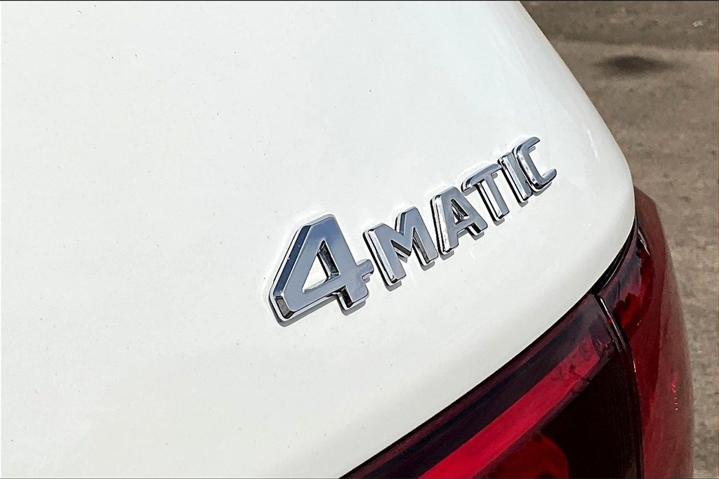 Vehicle image 27 of 33