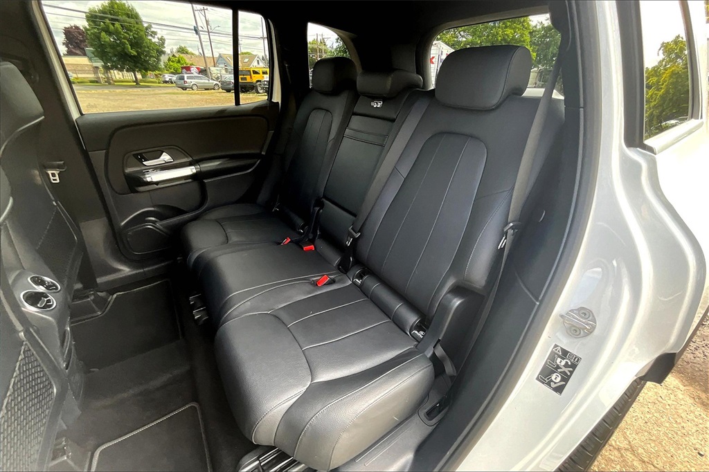 Vehicle image 11 of 33