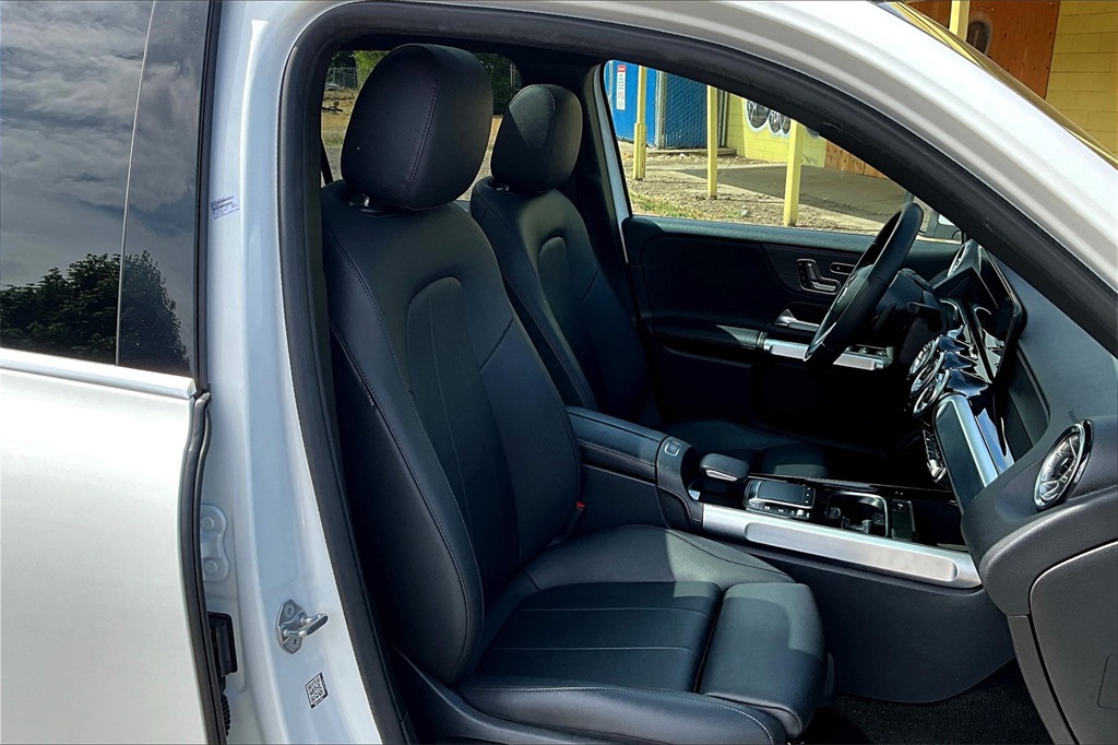 Vehicle image 12 of 33