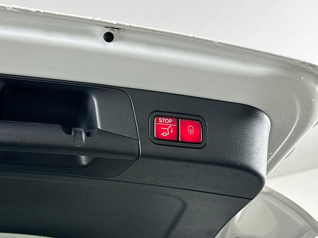 Vehicle image 29 of 32
