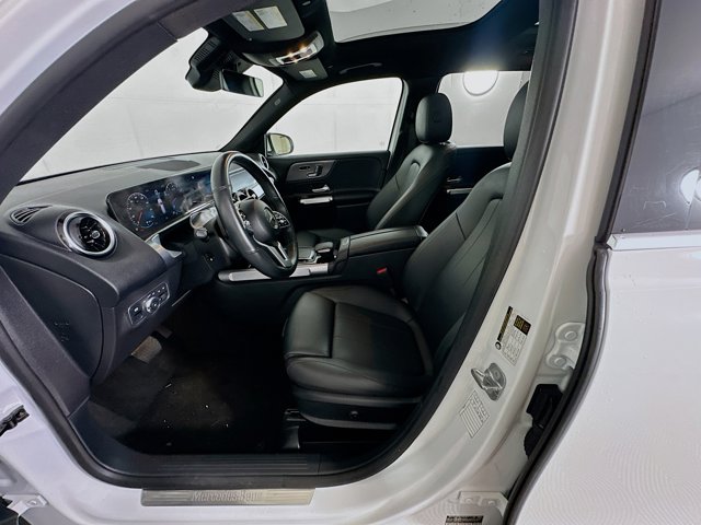 Vehicle image 15 of 32