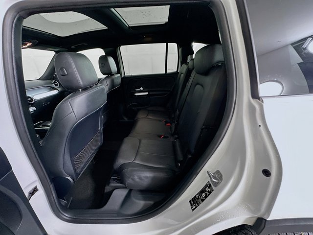 Vehicle image 31 of 32
