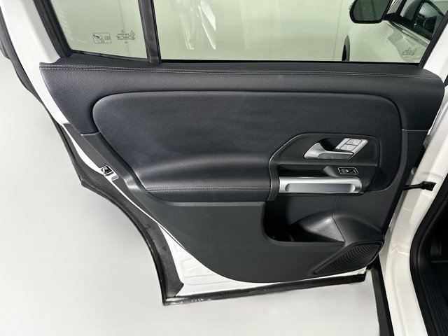 Vehicle image 20 of 32