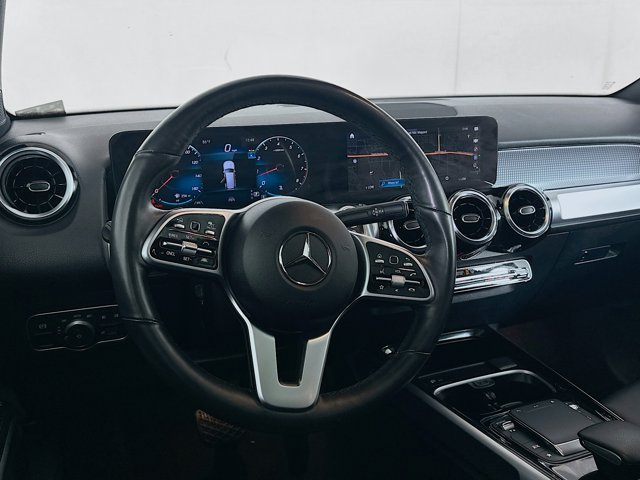 Vehicle image 14 of 32