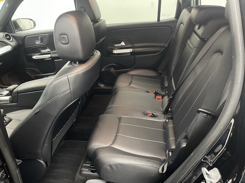 Vehicle image 13 of 32