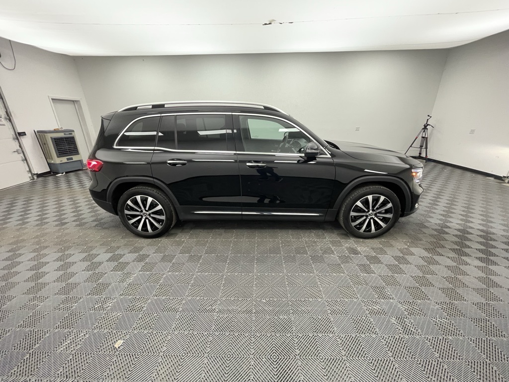Vehicle image 4 of 32