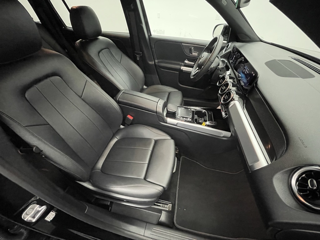 Vehicle image 15 of 32