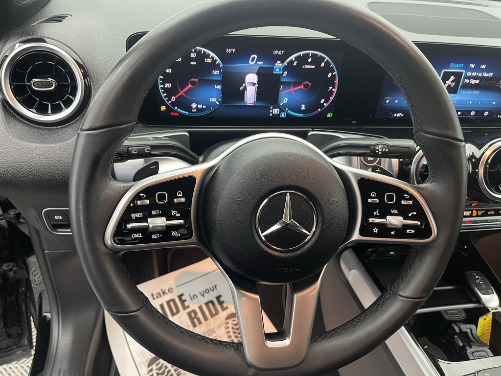 Vehicle image 24 of 32