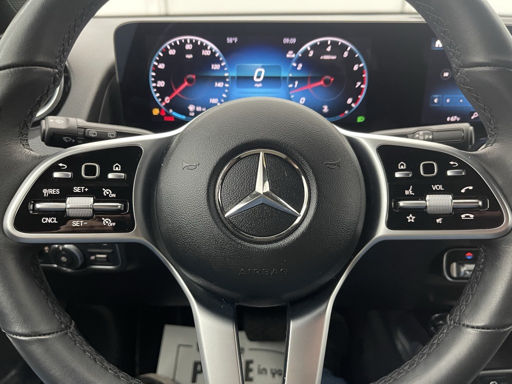 Vehicle image 23 of 32