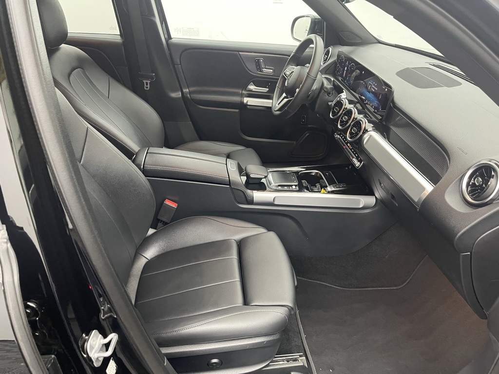 Vehicle image 14 of 32