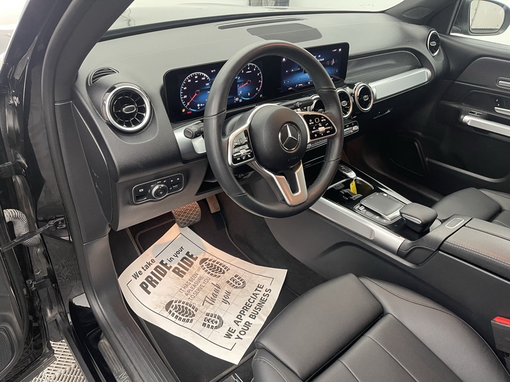 Vehicle image 20 of 32