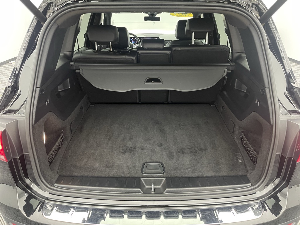 Vehicle image 10 of 32