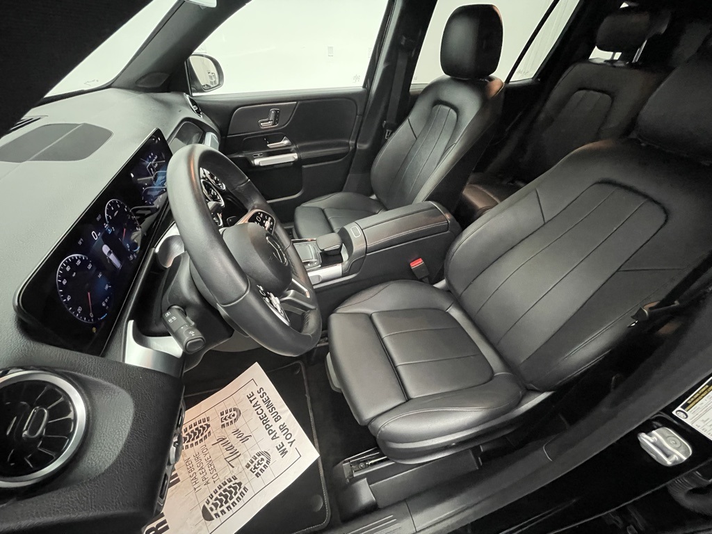 Vehicle image 16 of 32
