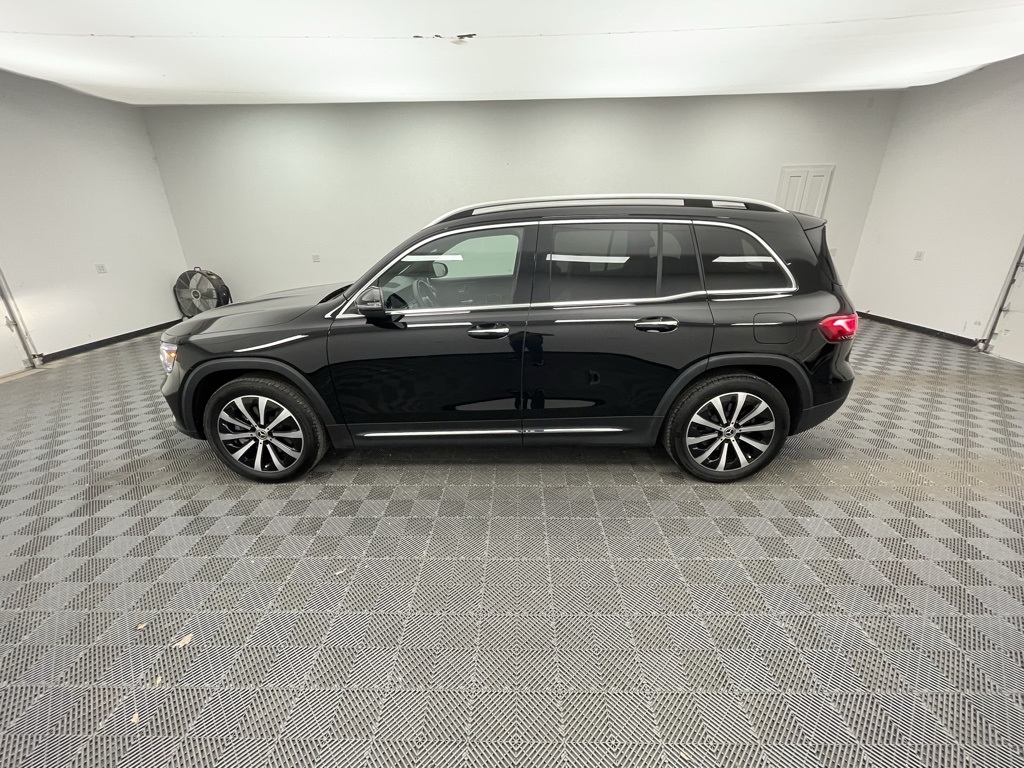 Vehicle image 8 of 32