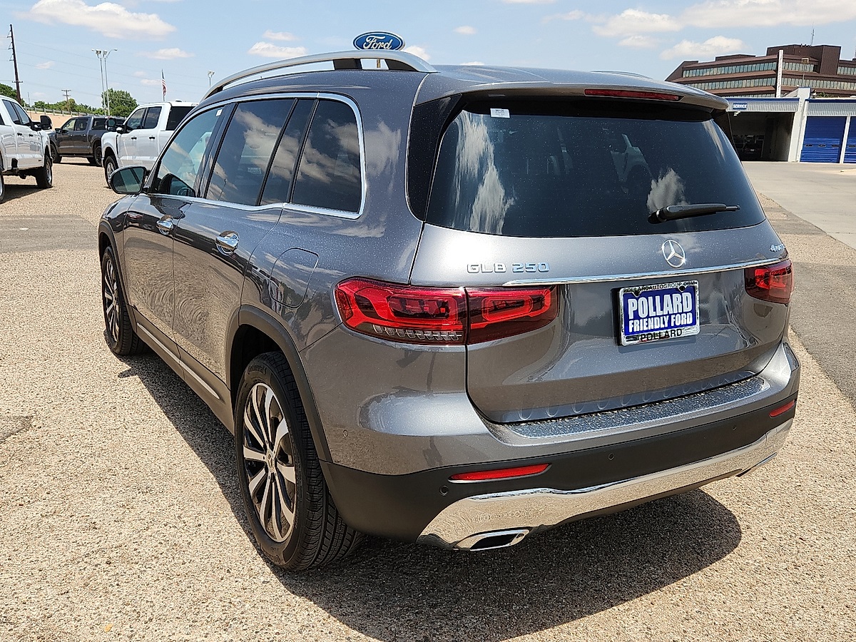 Vehicle image 4 of 12
