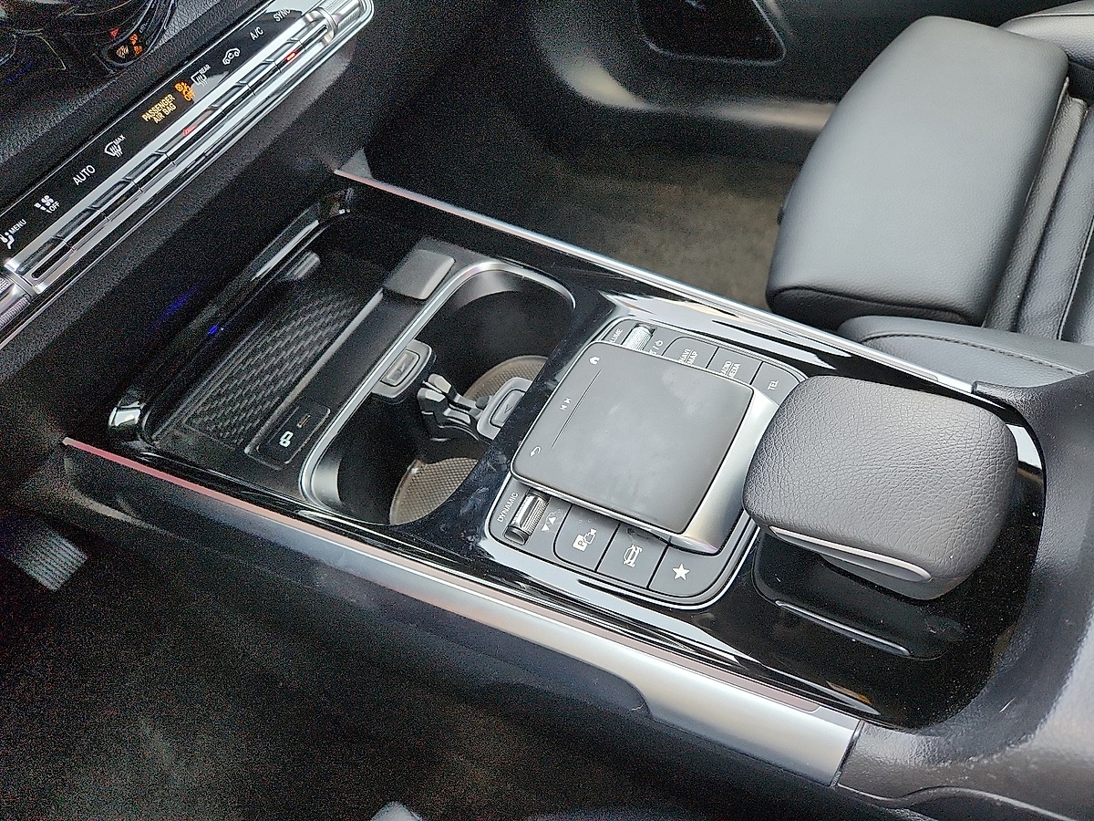 Vehicle image 11 of 12
