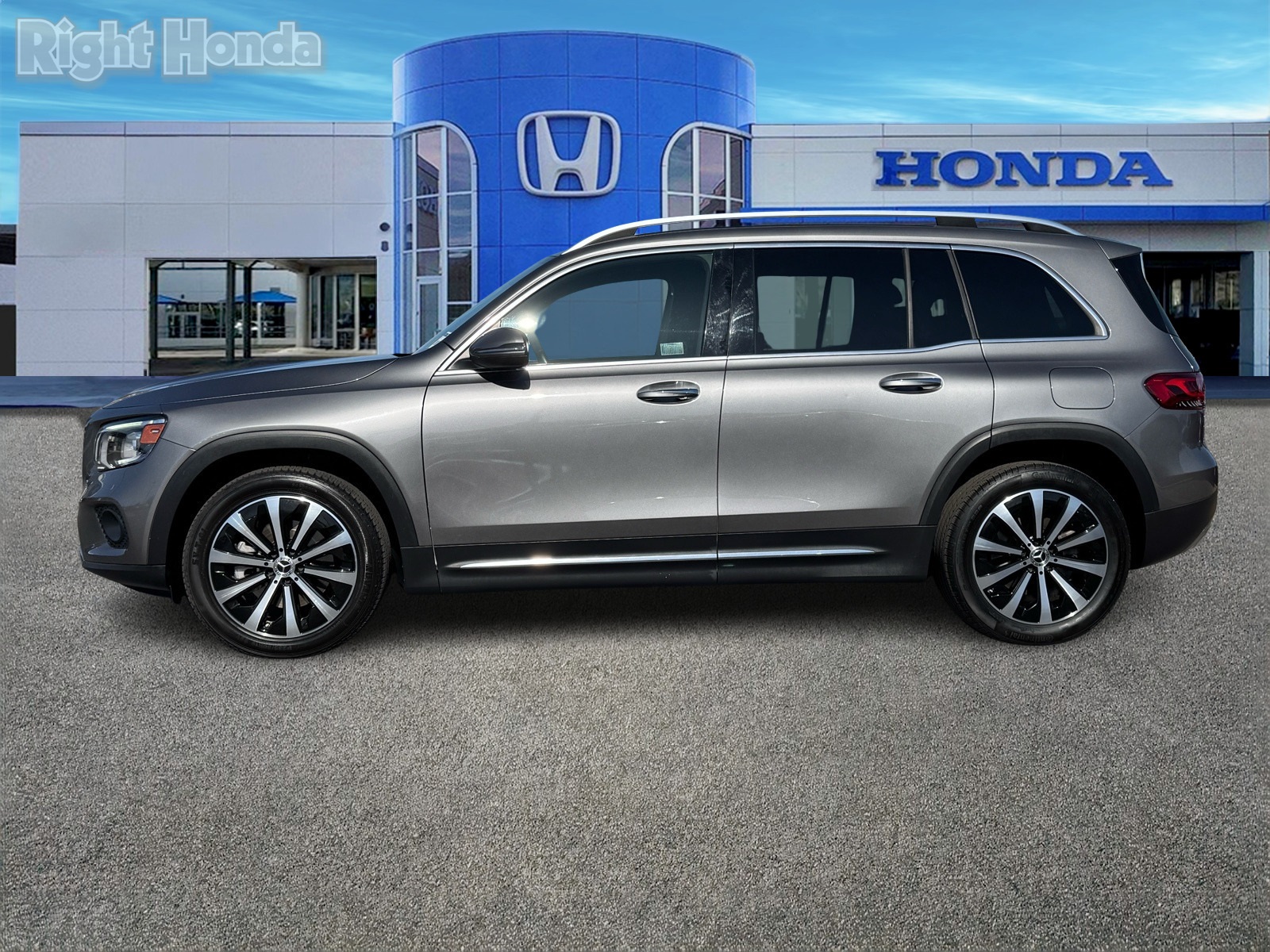 Vehicle image 2 of 31
