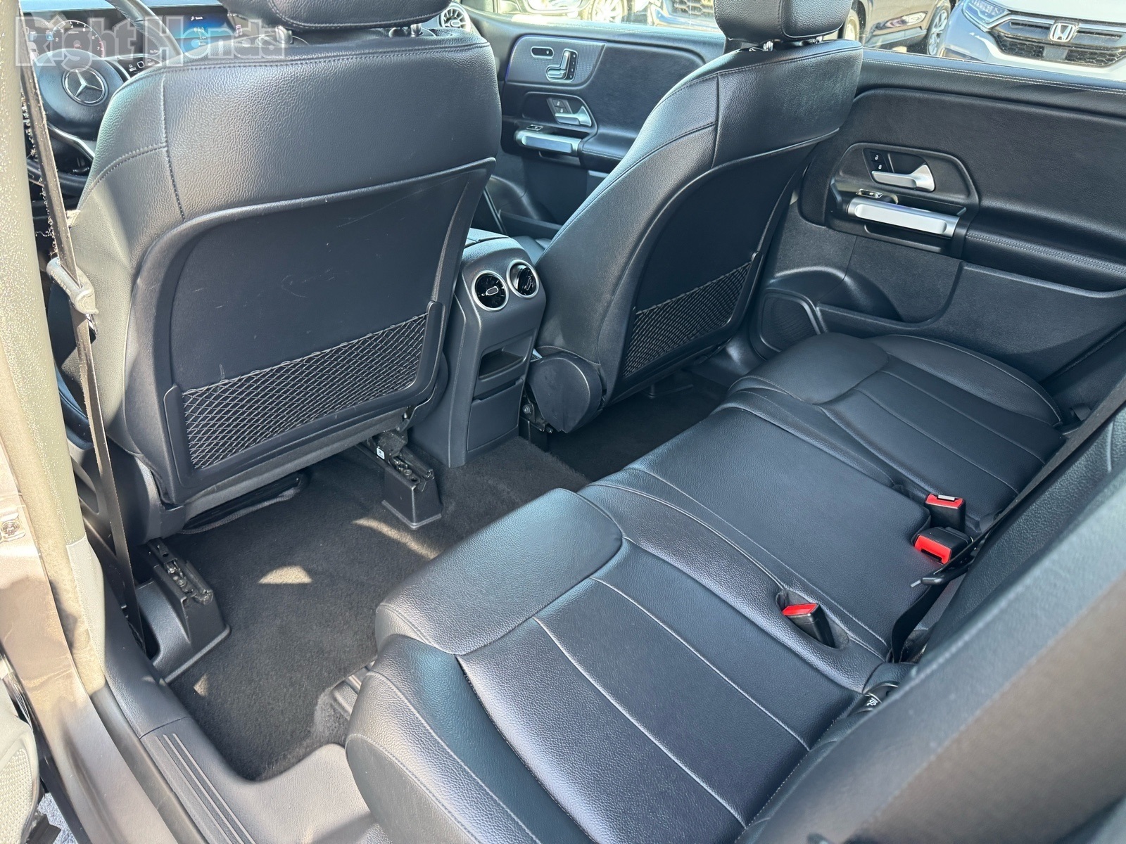 Vehicle image 23 of 31