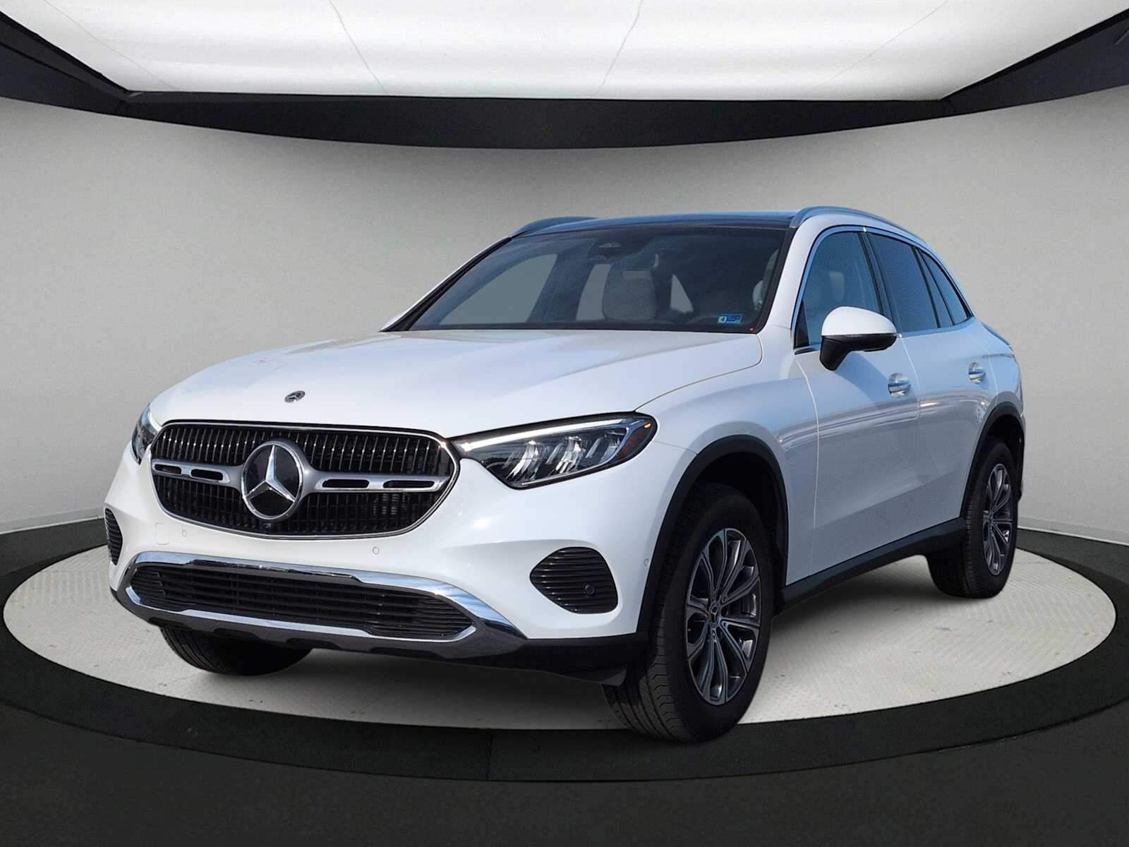 2023 Mercedes-Benz GLC 300 Image 1 of 37