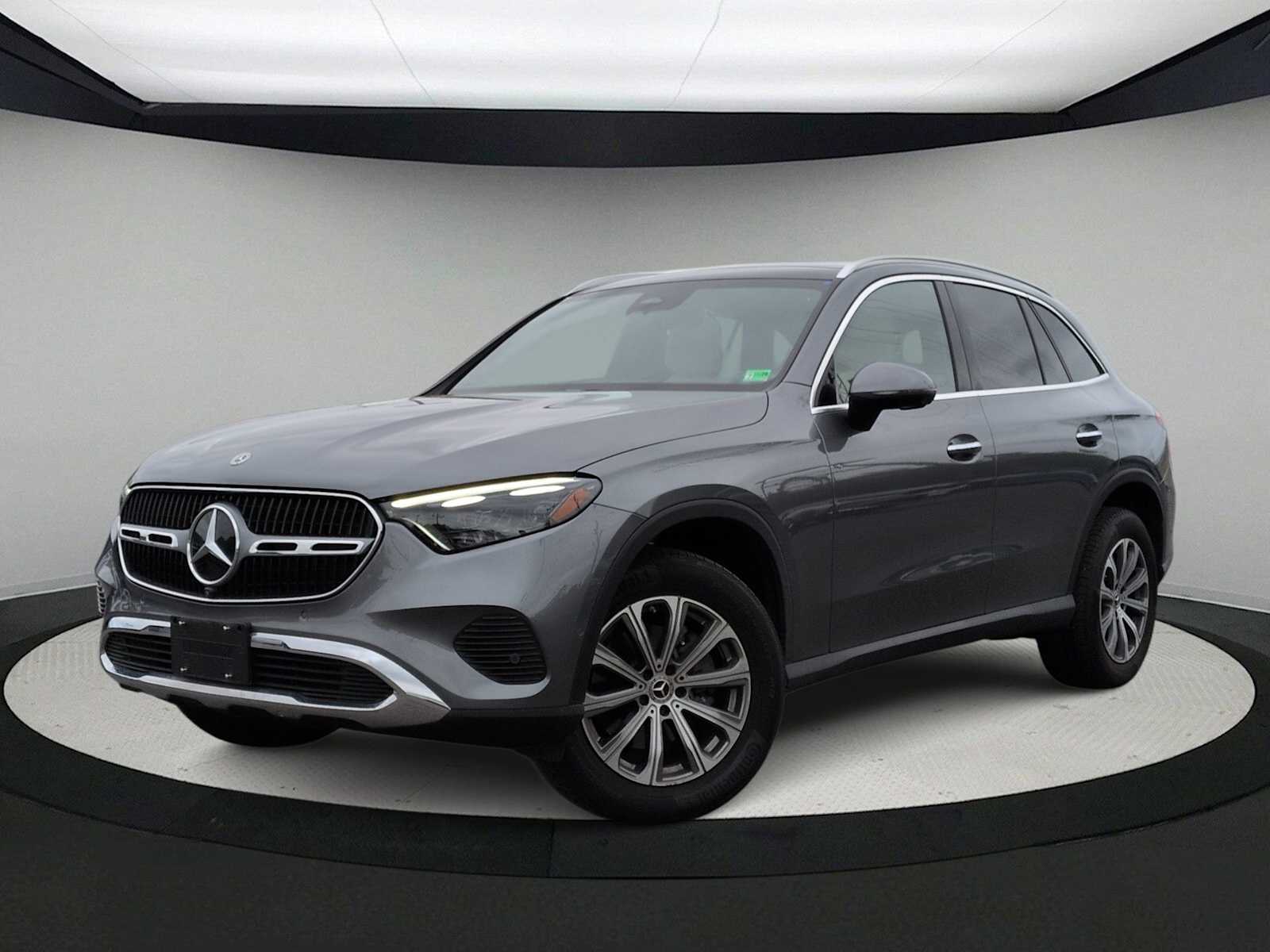 2023 Mercedes-Benz GLC 300 Image 1 of 38