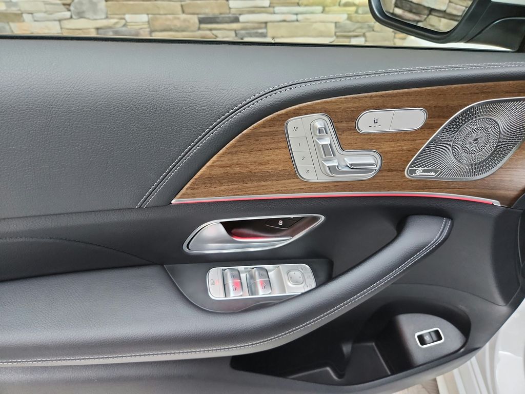 Vehicle image 12 of 26